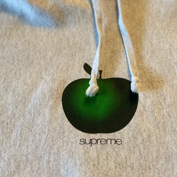 🎶SUPREME Apple Logo Sweatshirt - Picture 2 of 5
